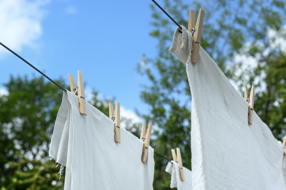 Ropa secandose en aire libre