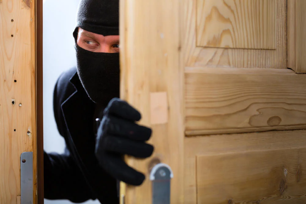 cómo saber si vigilan mi casa